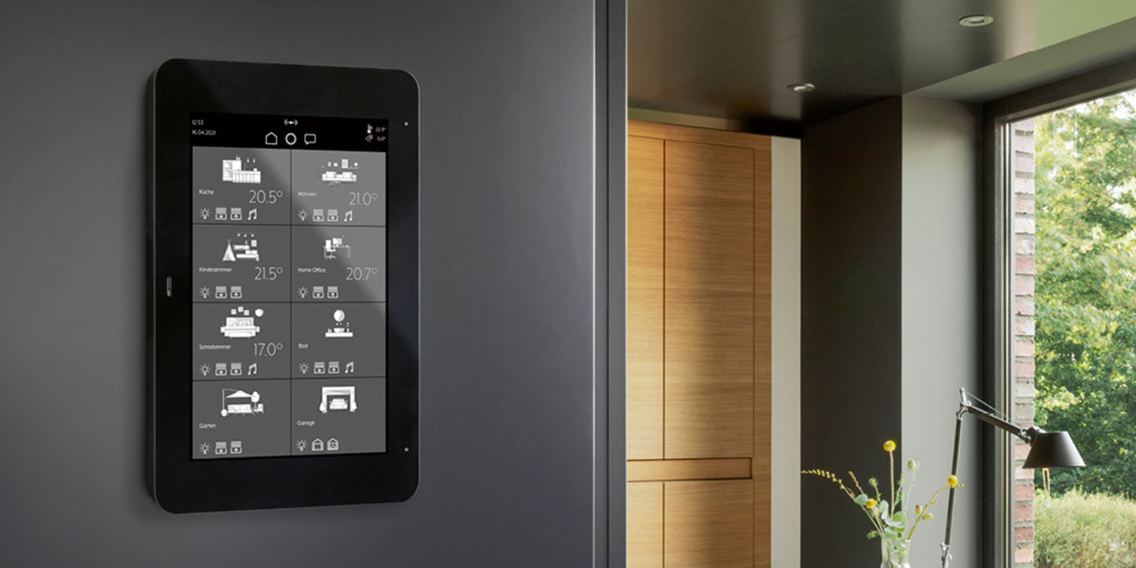 JUNG Smart Panel 8 bei Elektro-Gast Installationen und Verteilerbau e.K in Vogelsberg