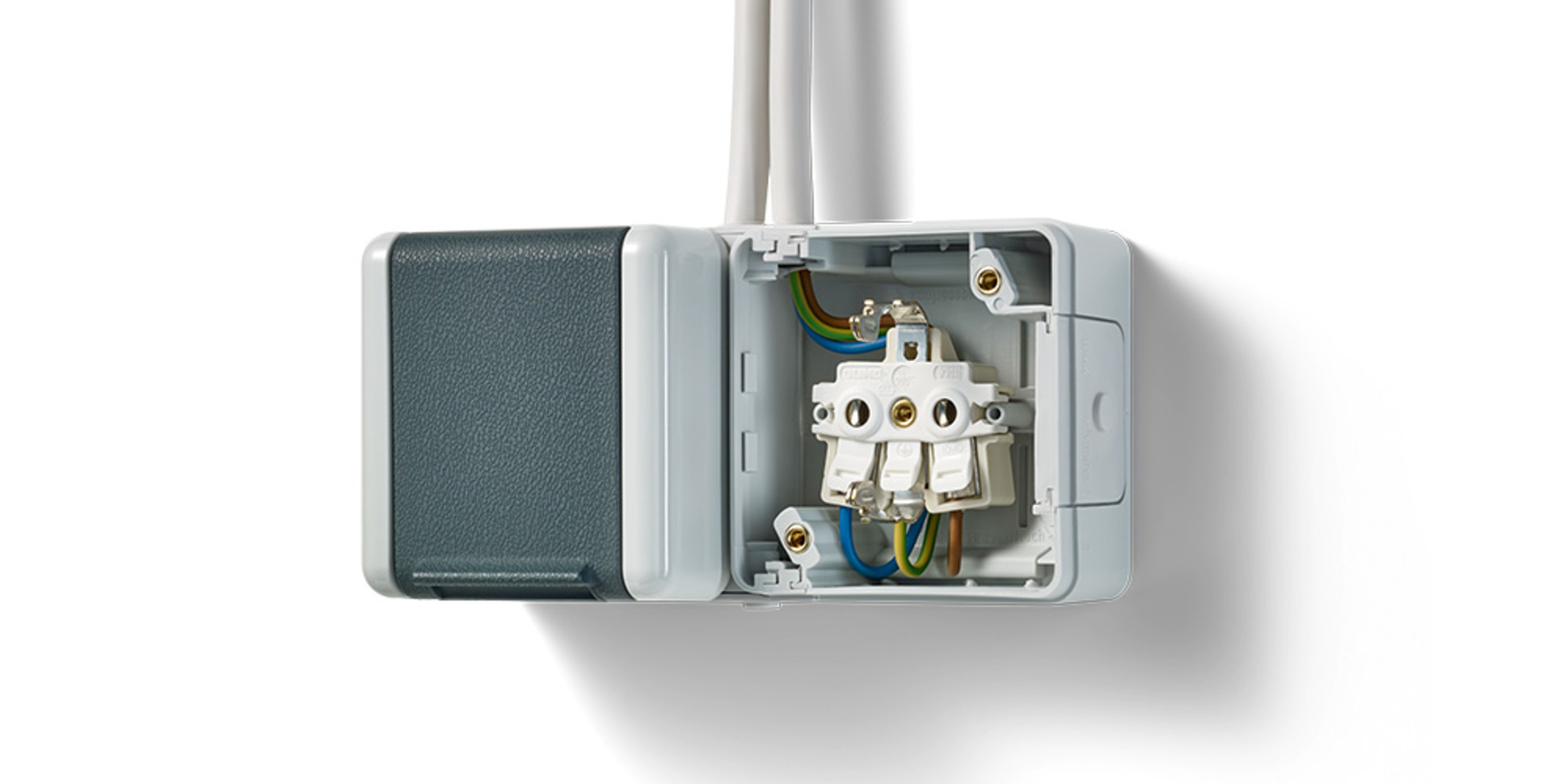 Doppelsteckdose mit Trennsteg bei Elektro-Gast Installationen und Verteilerbau e.K in Vogelsberg
