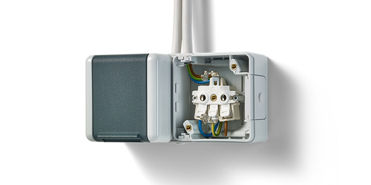 Doppelsteckdose mit Trennsteg bei Elektro-Gast Installationen und Verteilerbau e.K in Vogelsberg